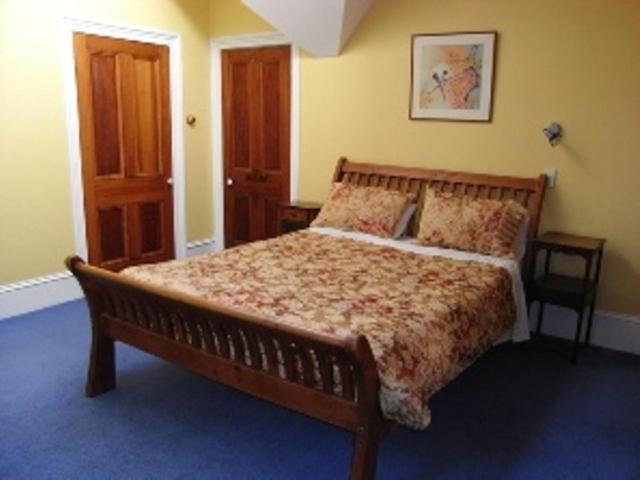 A Woodsy House Hotel Nelson Room photo